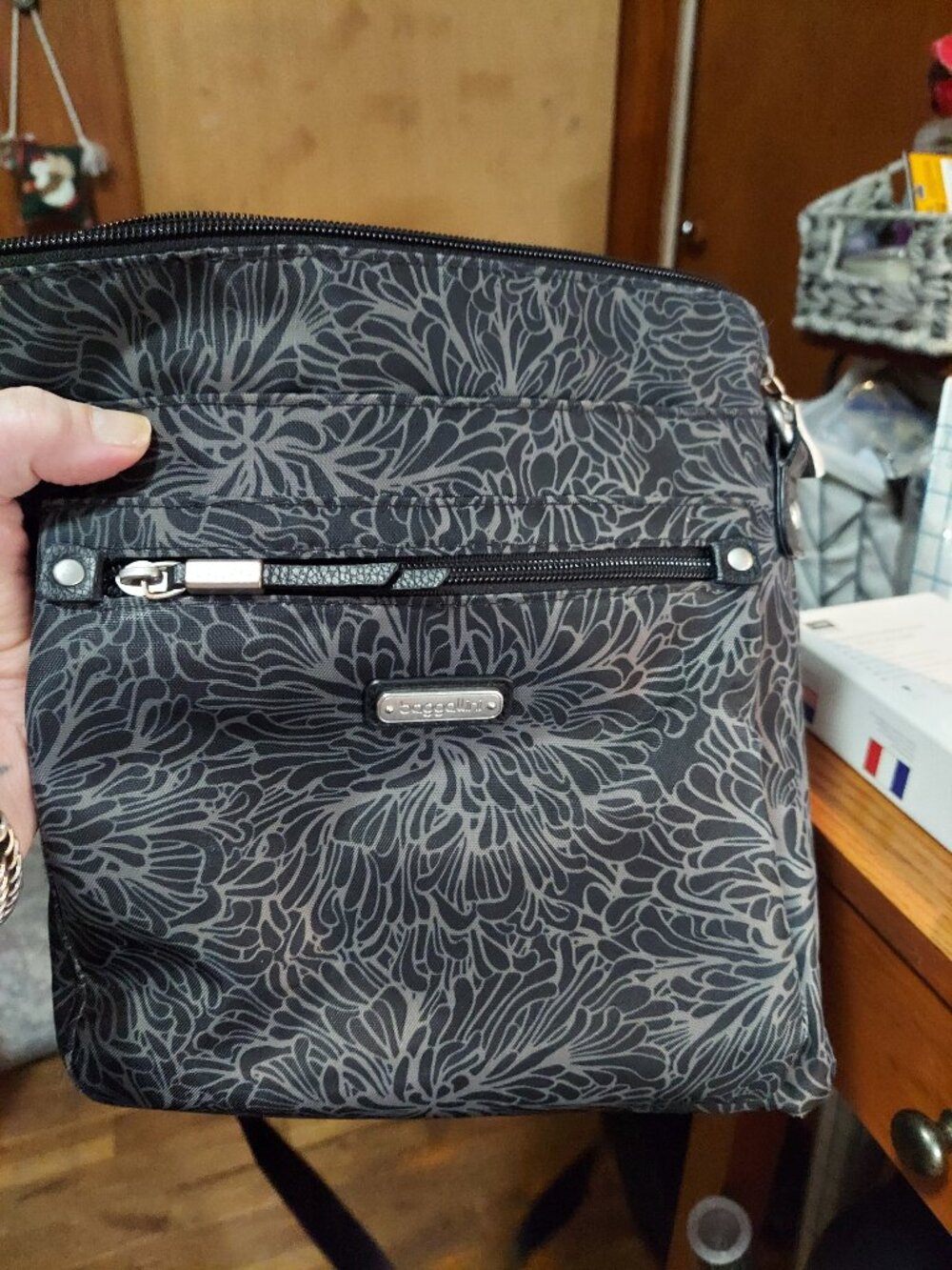 Baggallini cross body bag.